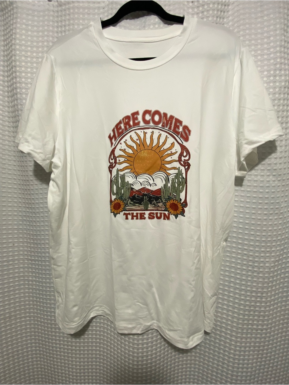 Graphic 'Here Comes The Sun' White boho hippie flower child Tee